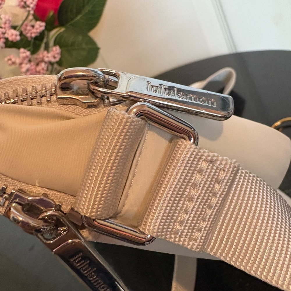 lululemon White Crossbody Bag - Picture 3 of 6